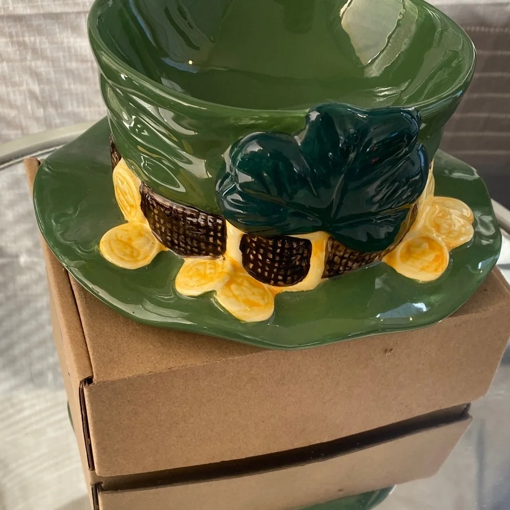 Festive Green Ceramic Hat Bowl with Gold Accents